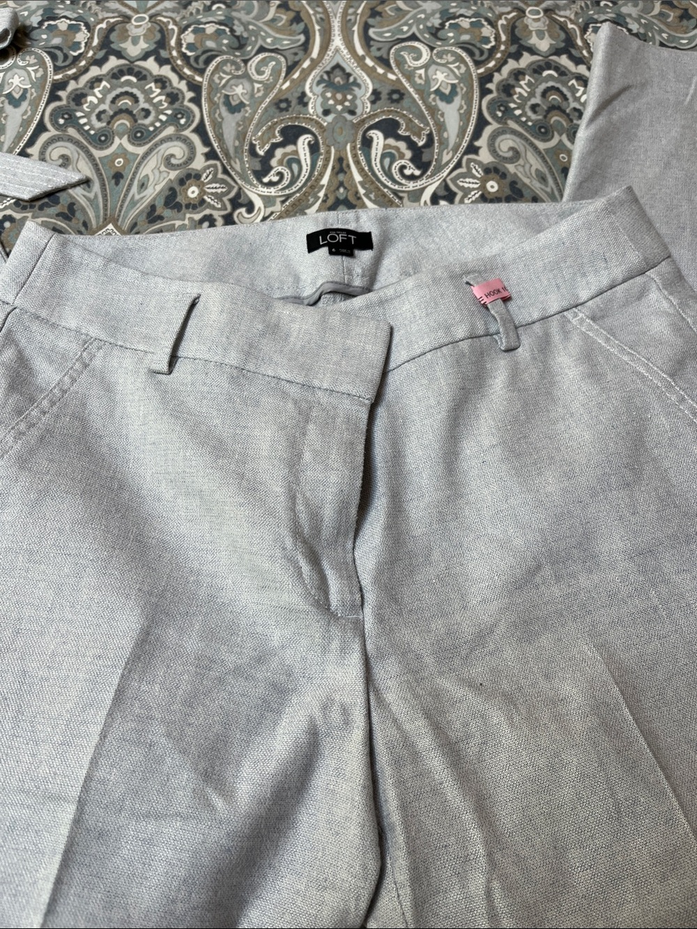 LOFT Light Gray women’s Trousers with tie belt. - Picture 2 of 2